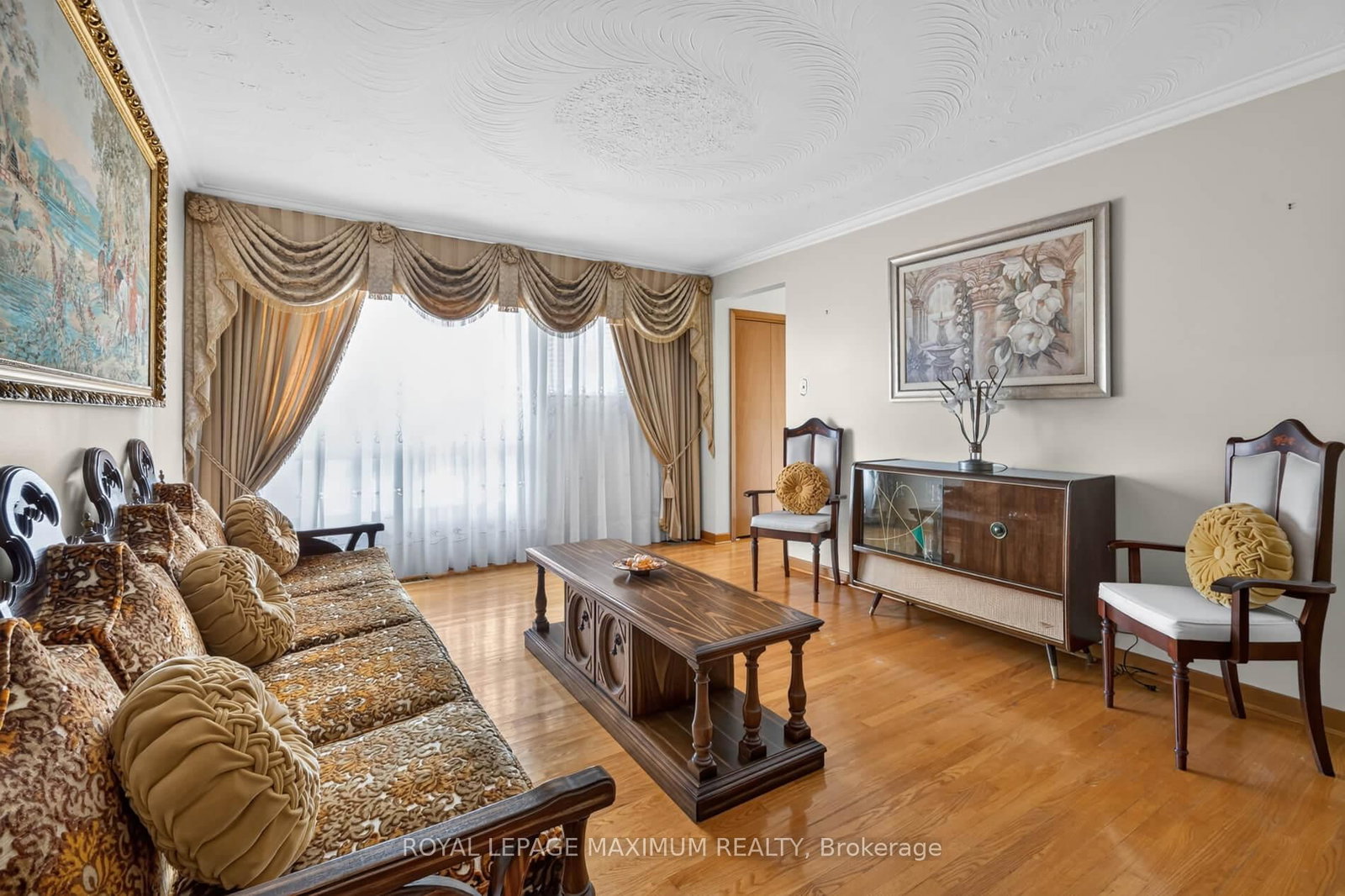 11 Hisey Crescent • Toronto, ON photo 9