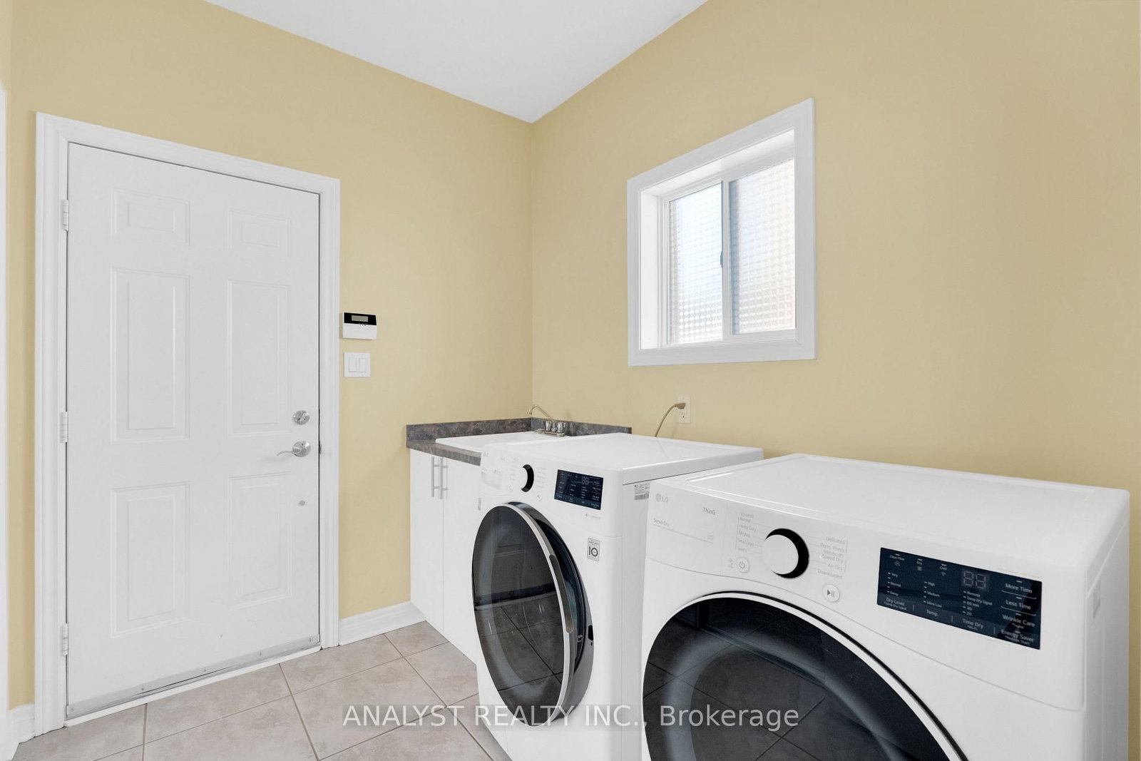 216 Waterbury Street • Caledon, ON photo 23