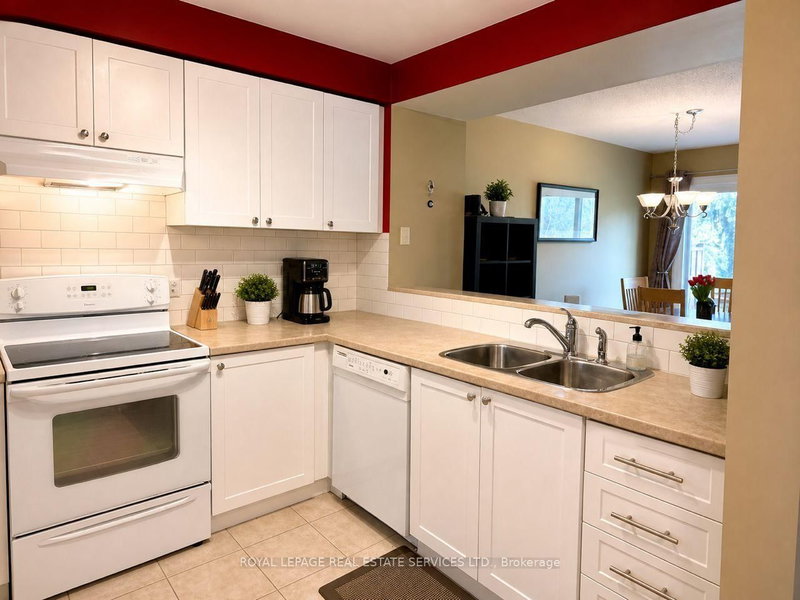 2920 Headon Forest Dr photo 4