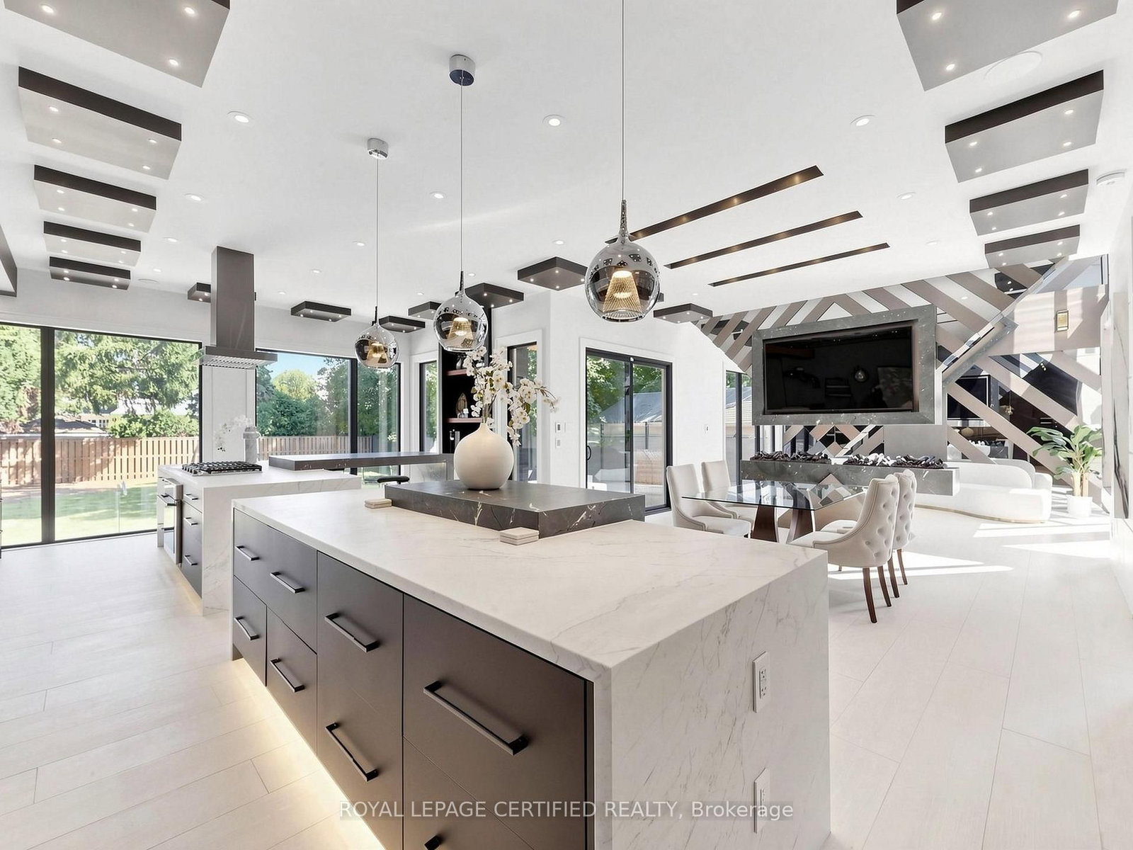 2378 Rebecca Street • Oakville, ON photo 16