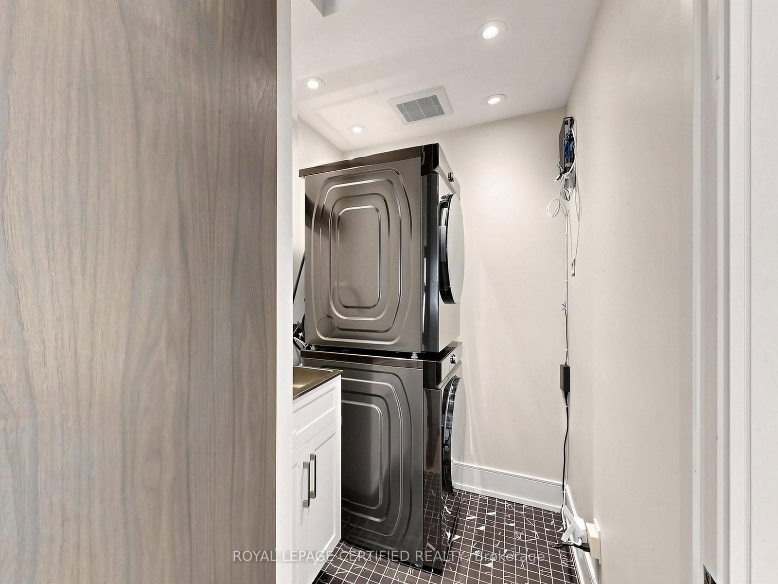 2378 Rebecca Street • Oakville, ON photo 42
