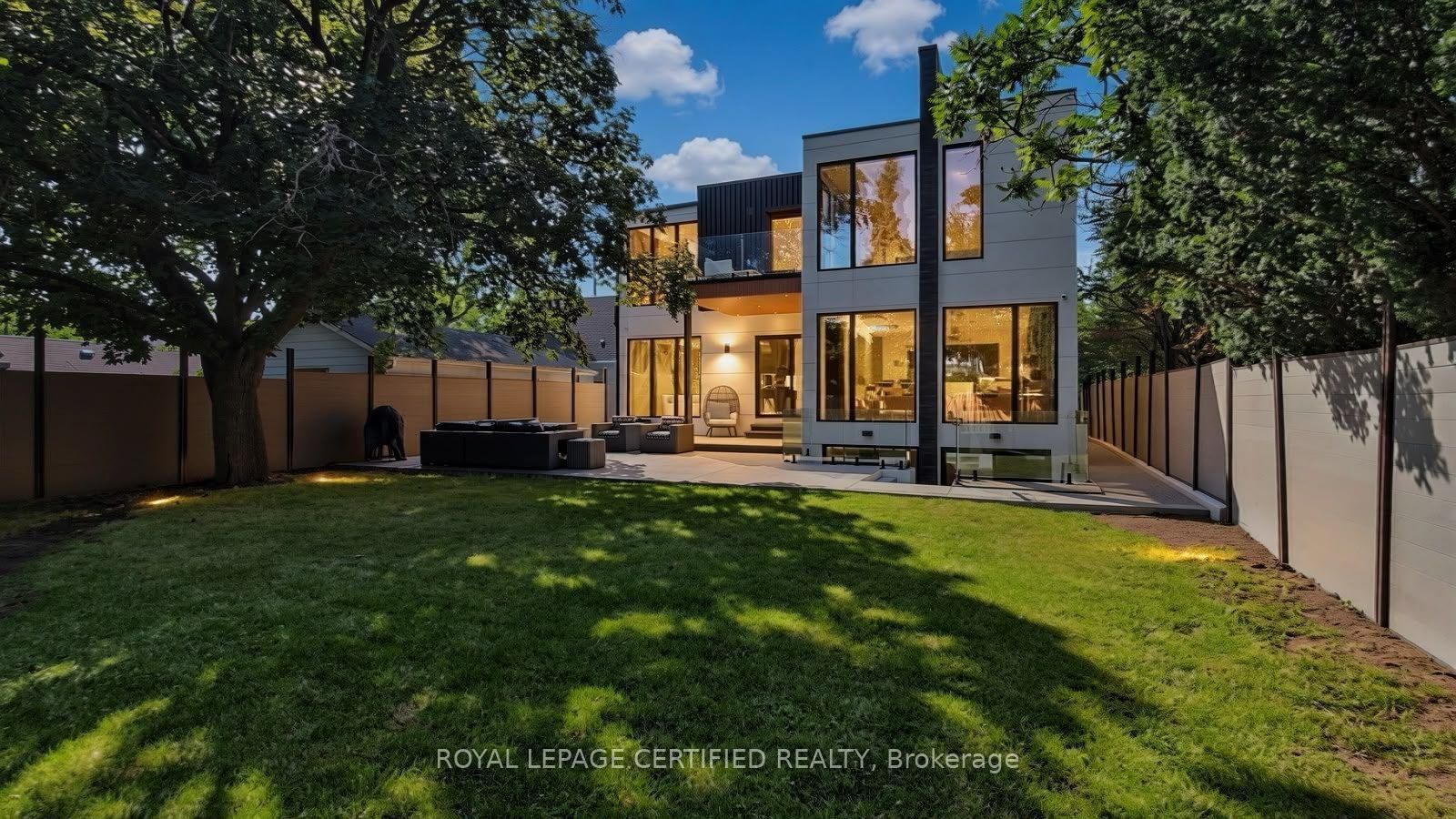 2378 Rebecca Street • Oakville, ON photo 50