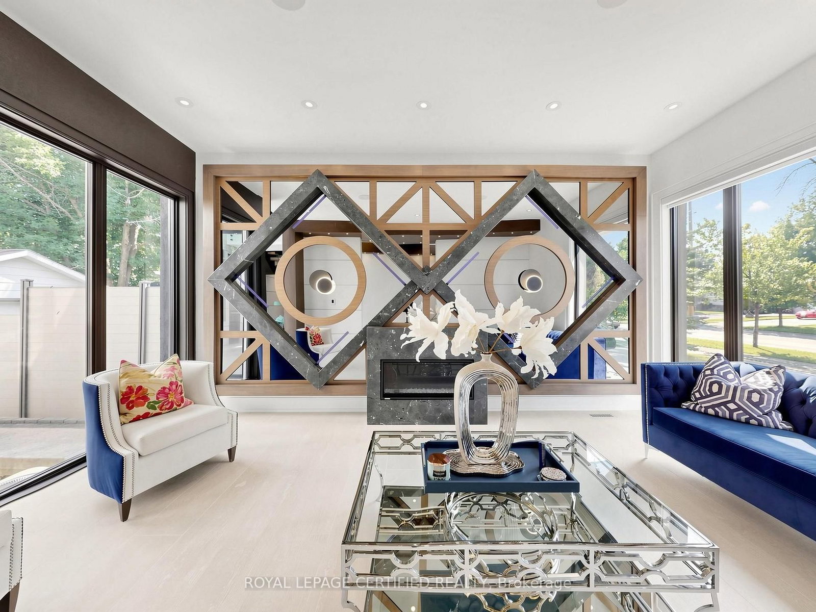 2378 Rebecca Street • Oakville, ON photo 8