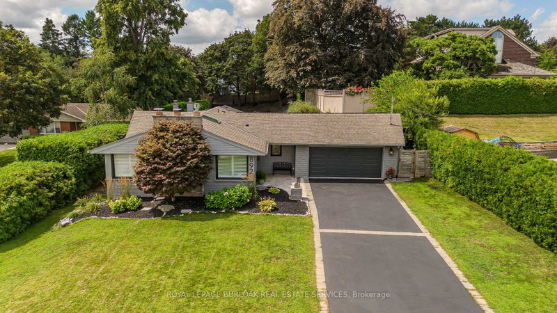 892 North Shore Boulevard W