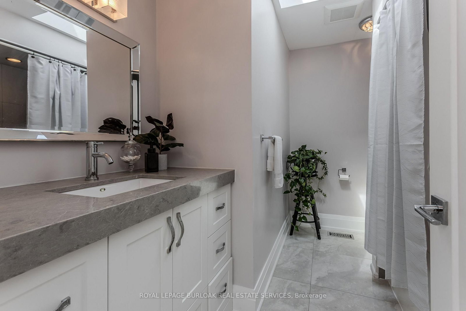 892 North Shore Boulevard W • Burlington, ON photo 19