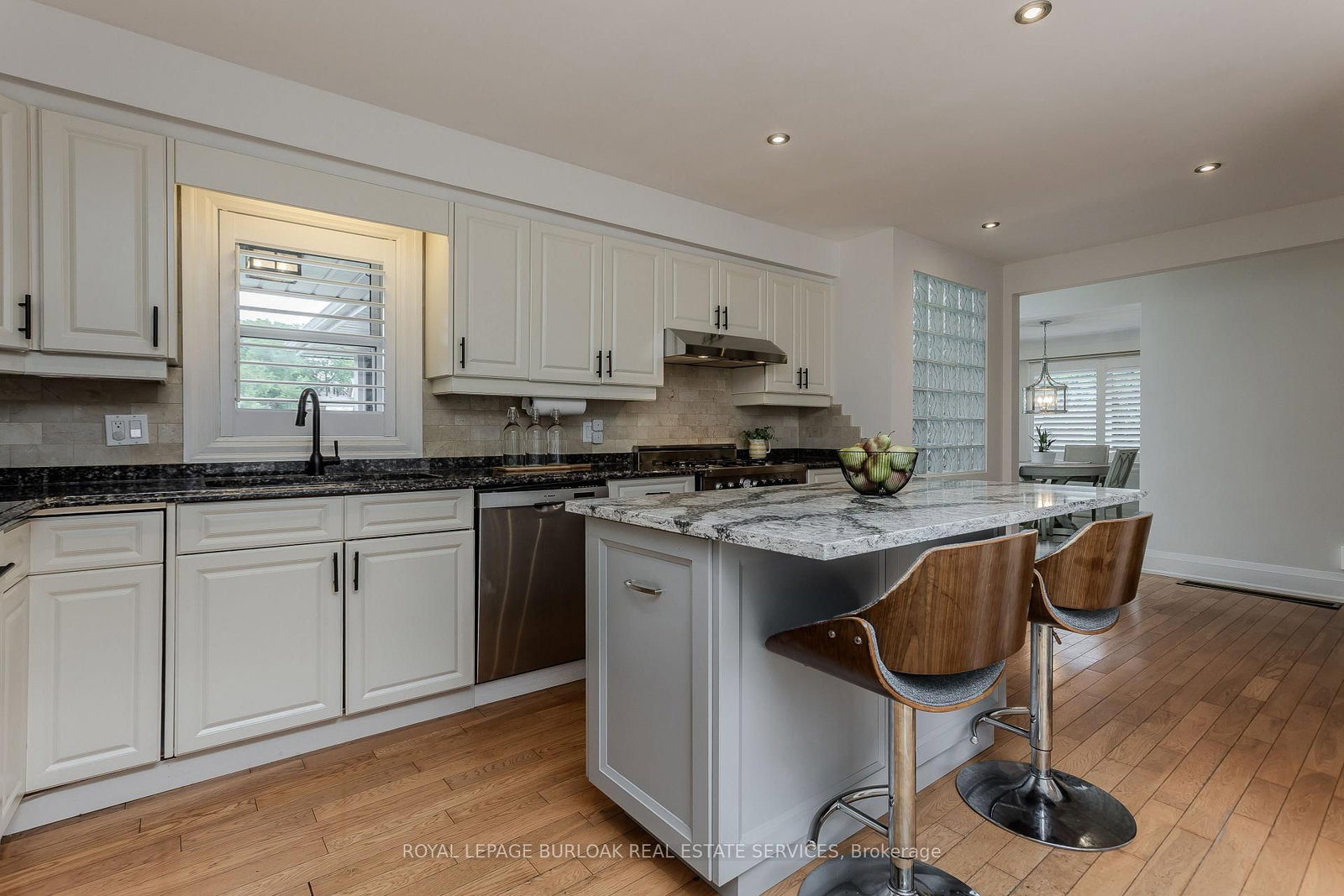 892 North Shore Boulevard W • Burlington, ON photo 8