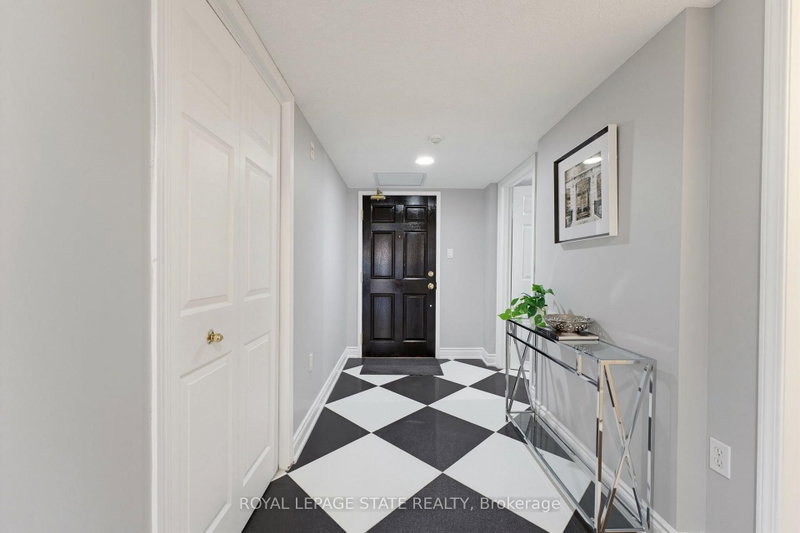 309 - 216D Plains Road West Road W
