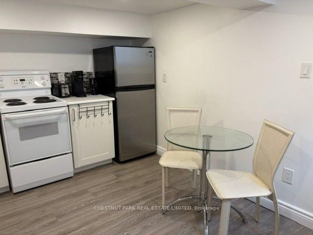 15 Denison Road E