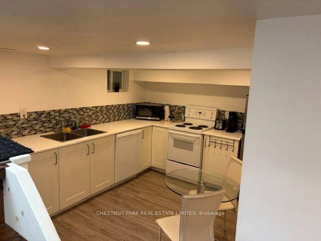 15 Denison Road E