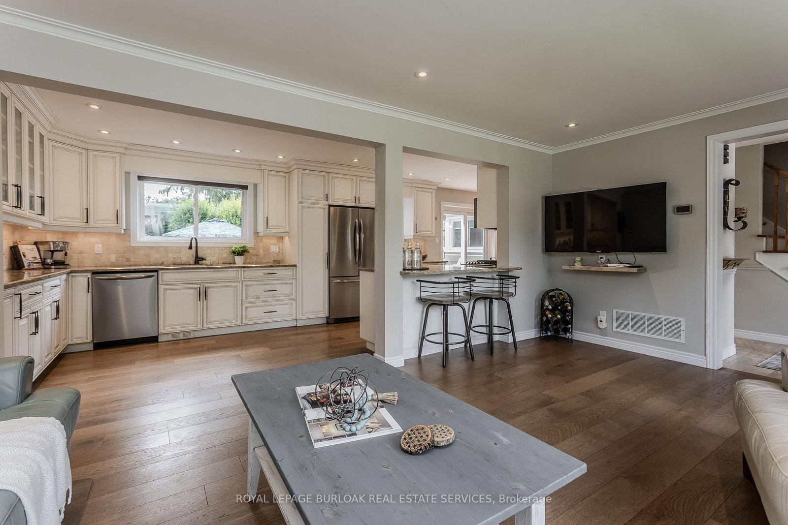 2124 Sandringham Drive • Burlington, ON photo 8
