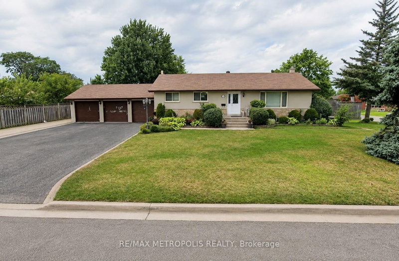 Upper - 37 Carlyle Crescent
