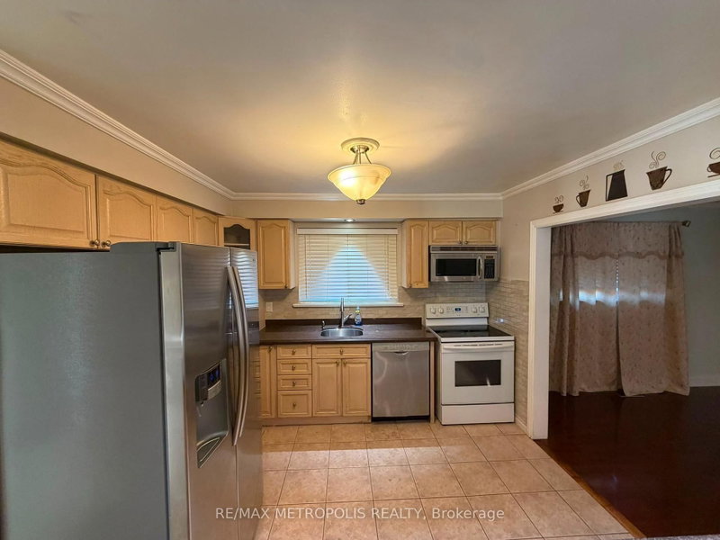 Upper - 37 Carlyle Crescent
