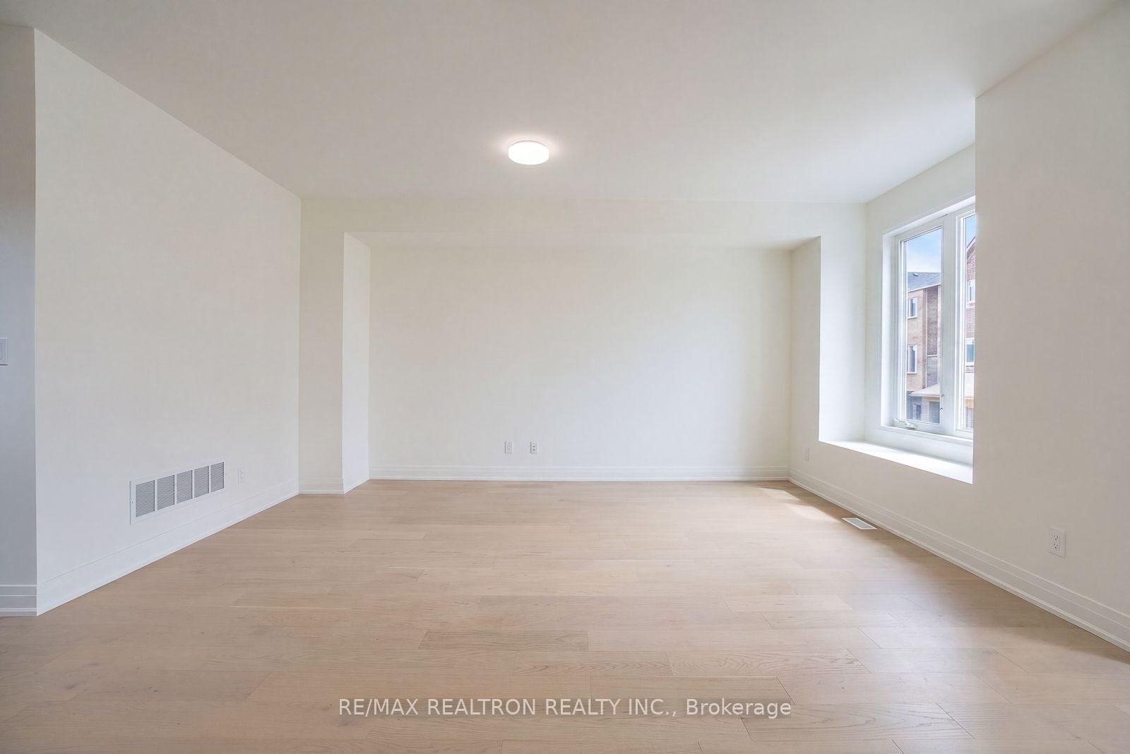 5261 Heeks Common • Burlington, ON photo 11
