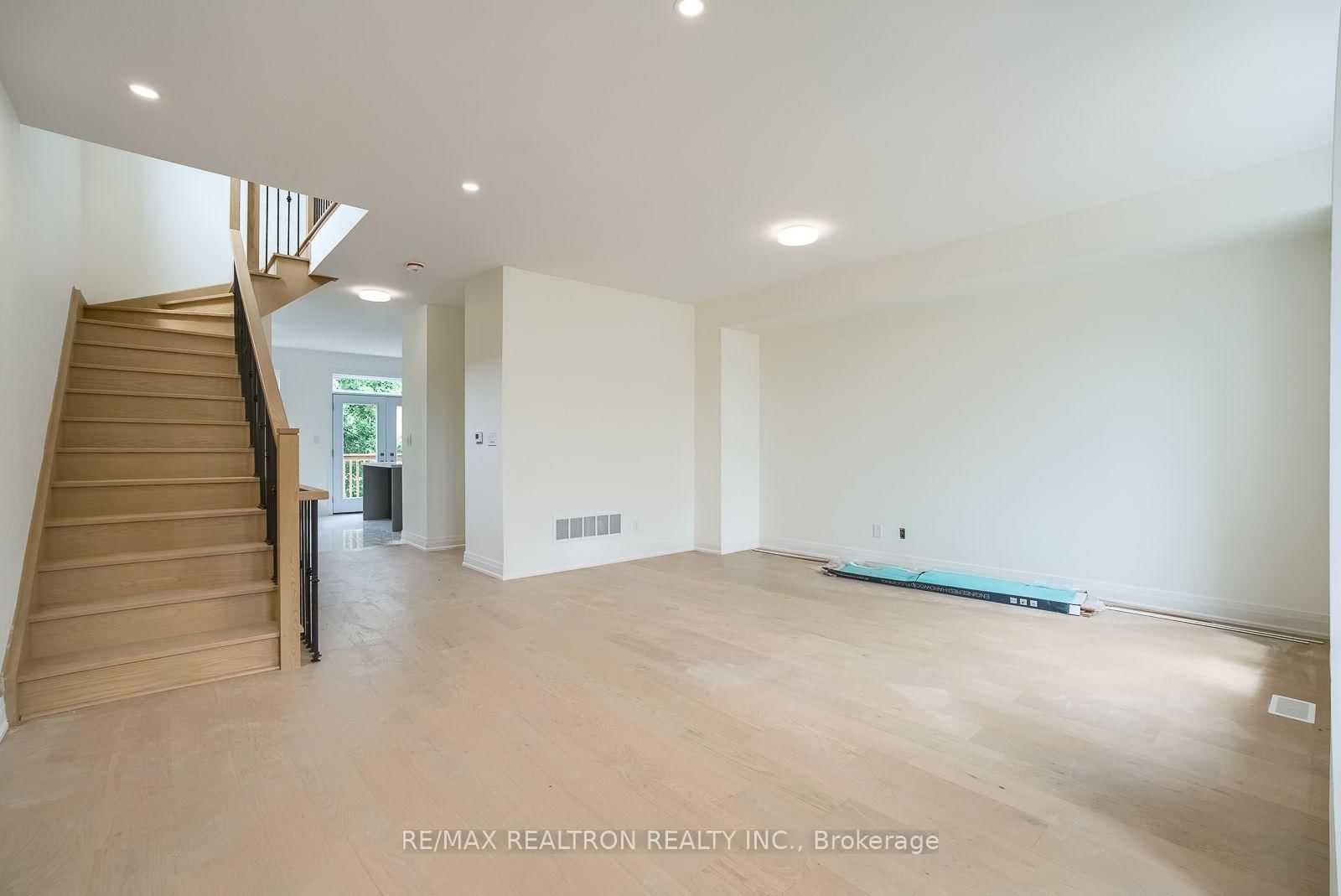 5261 Heeks Common • Burlington, ON photo 13