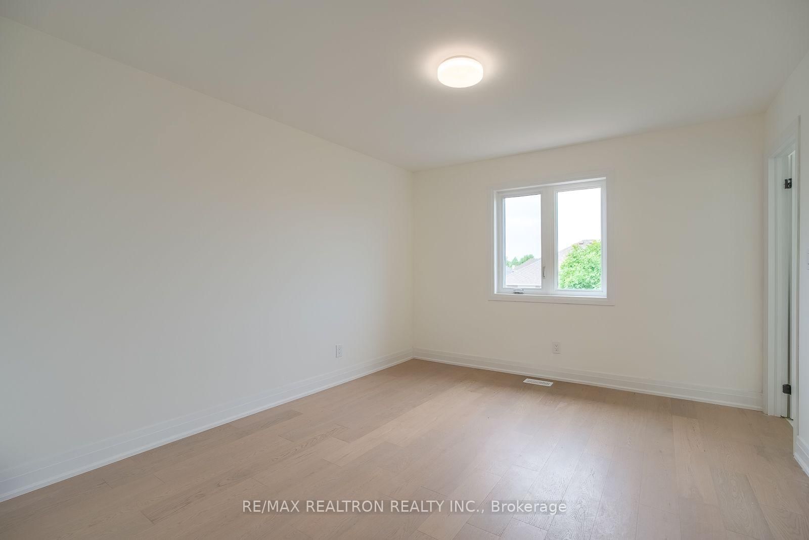 5261 Heeks Common • Burlington, ON photo 18