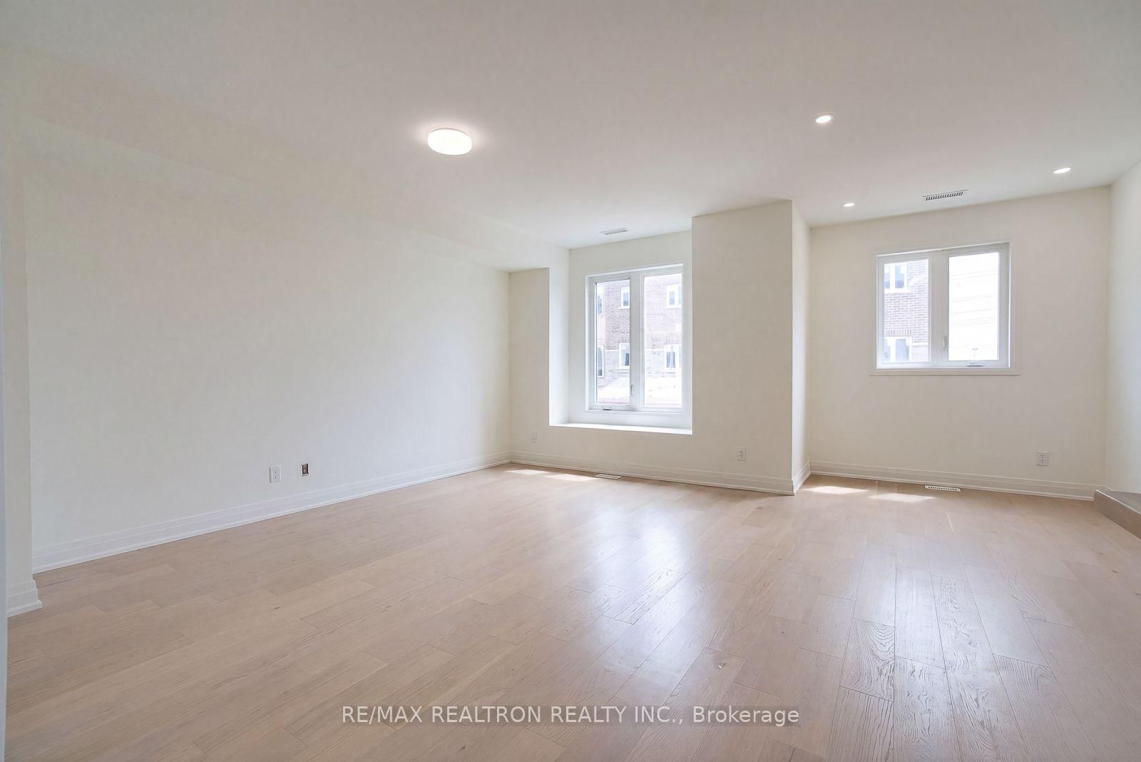 5261 Heeks Common • Burlington, ON photo 8