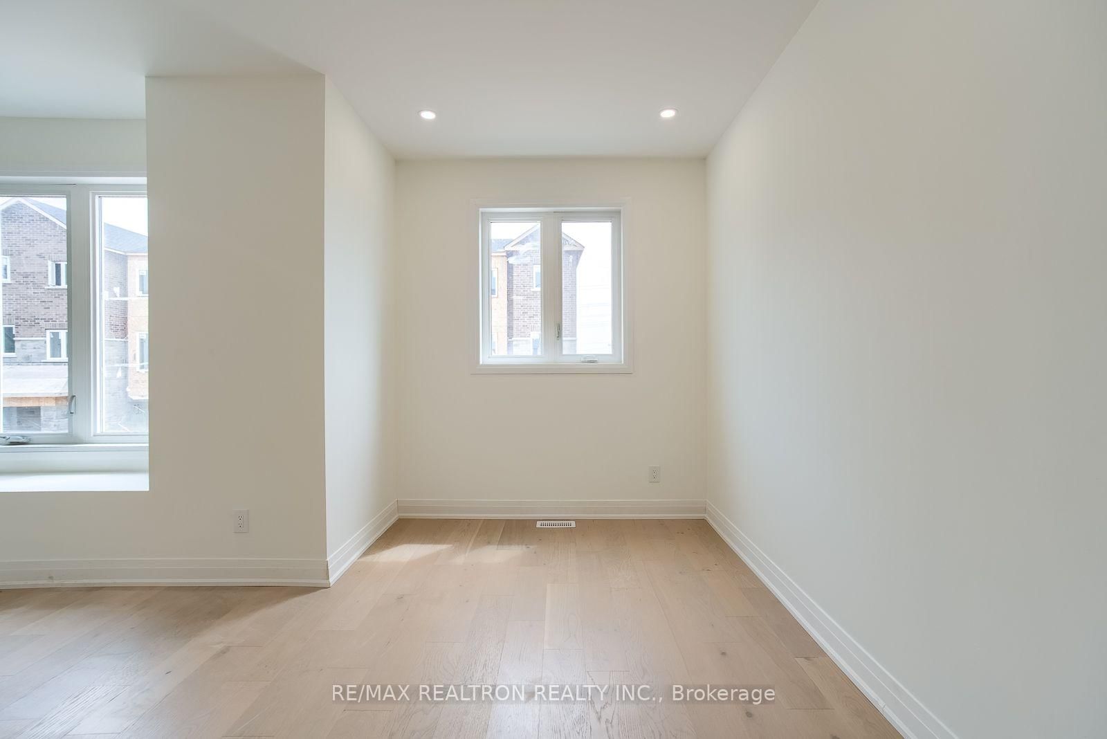 5261 Heeks Common • Burlington, ON photo 9