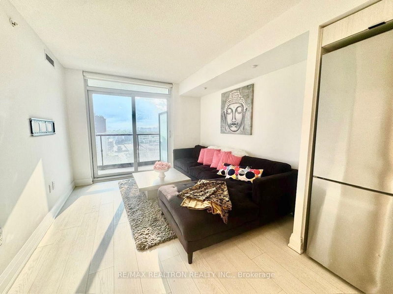 1310 - 30 Gibbs Road