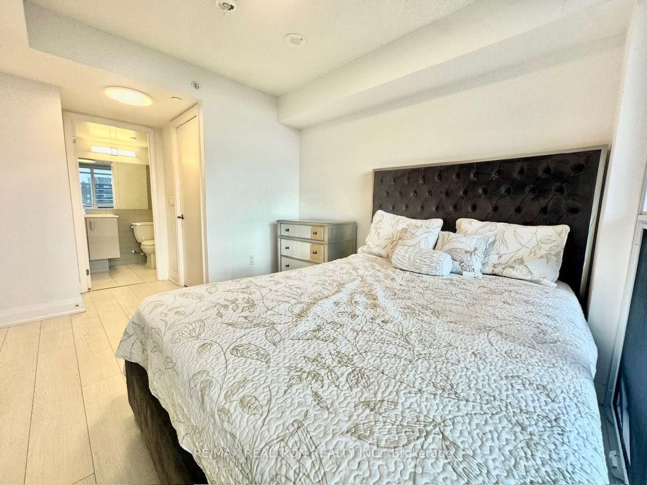 30 Gibbs Road • #1310 • Toronto, ON photo 6