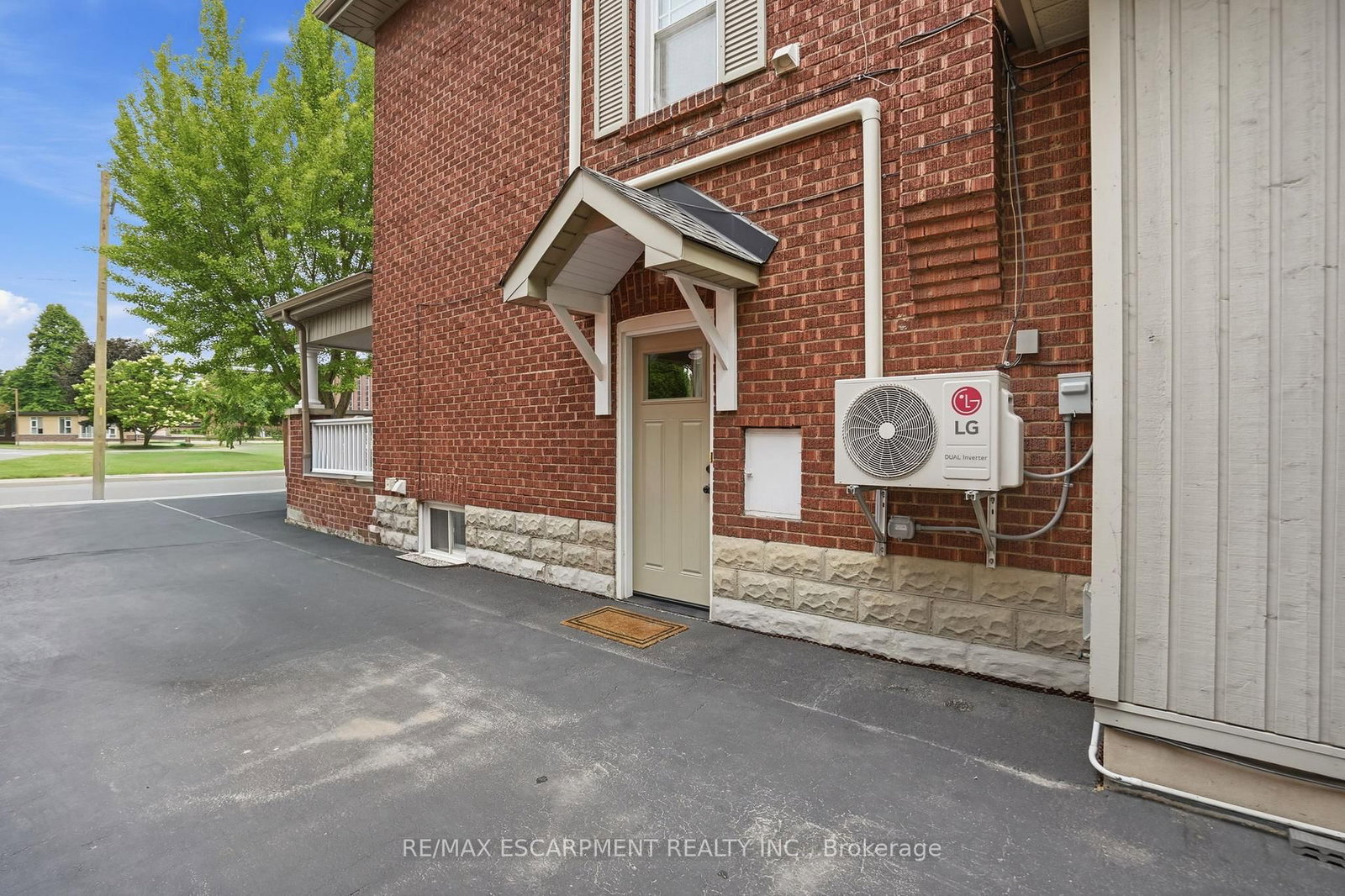2116 Caroline Street • Burlington, ON photo 40