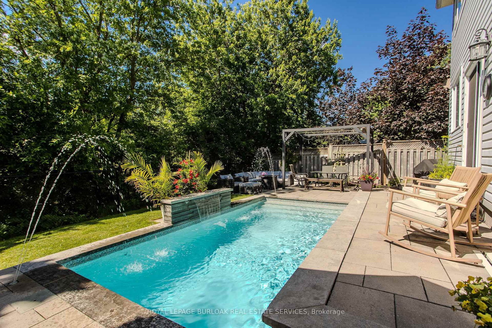 5174 Ravine Crescent • Burlington, ON photo 3