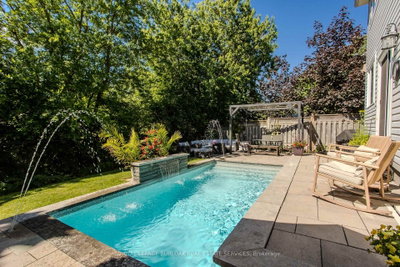 5174 Ravine Crescent • Burlington, ON photo 3