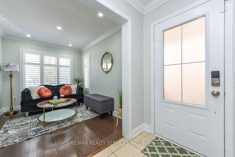 22 ROBERT PARKINSON Drive W