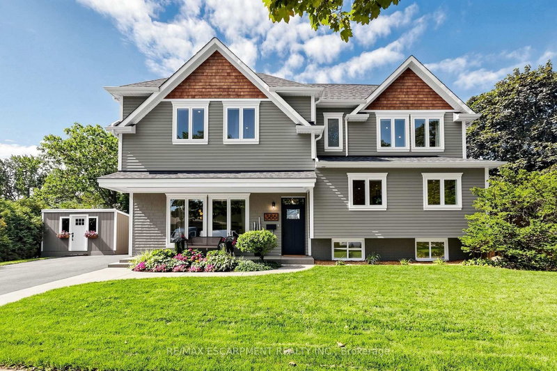 386 Cosburn Crescent