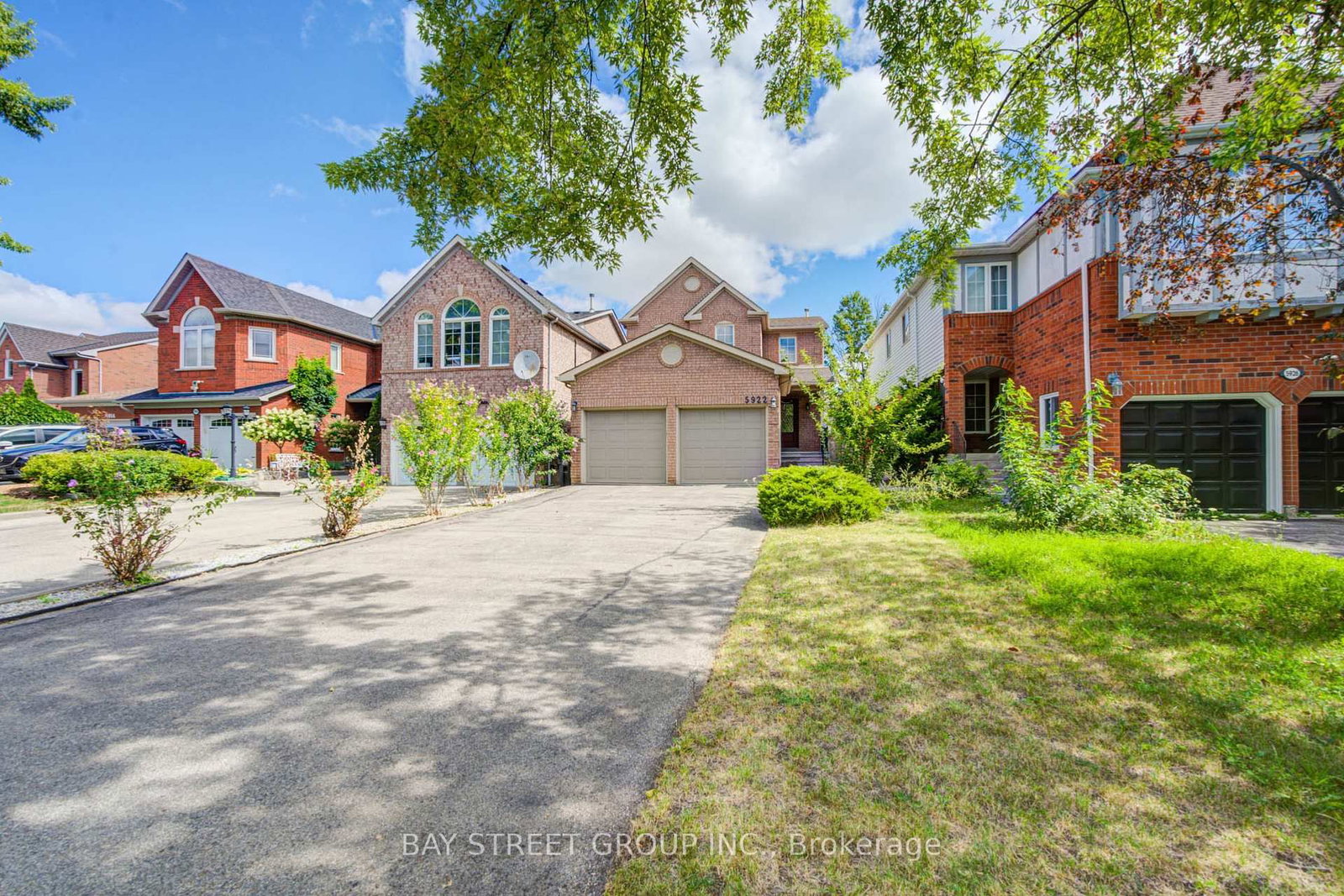 5922 Dalebrook Crescent • Mississauga, ON photo 1