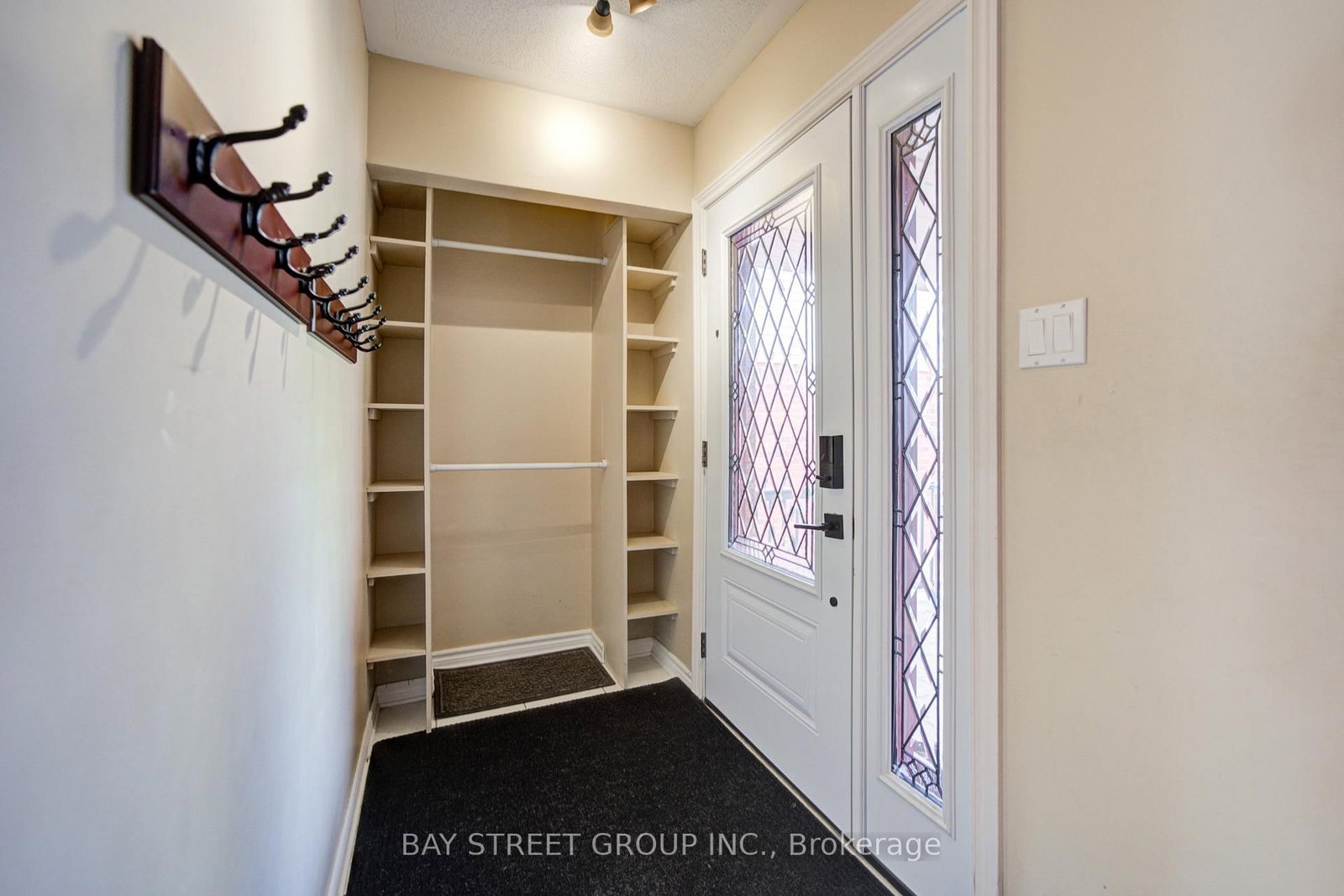 5922 Dalebrook Crescent • Mississauga, ON photo 4