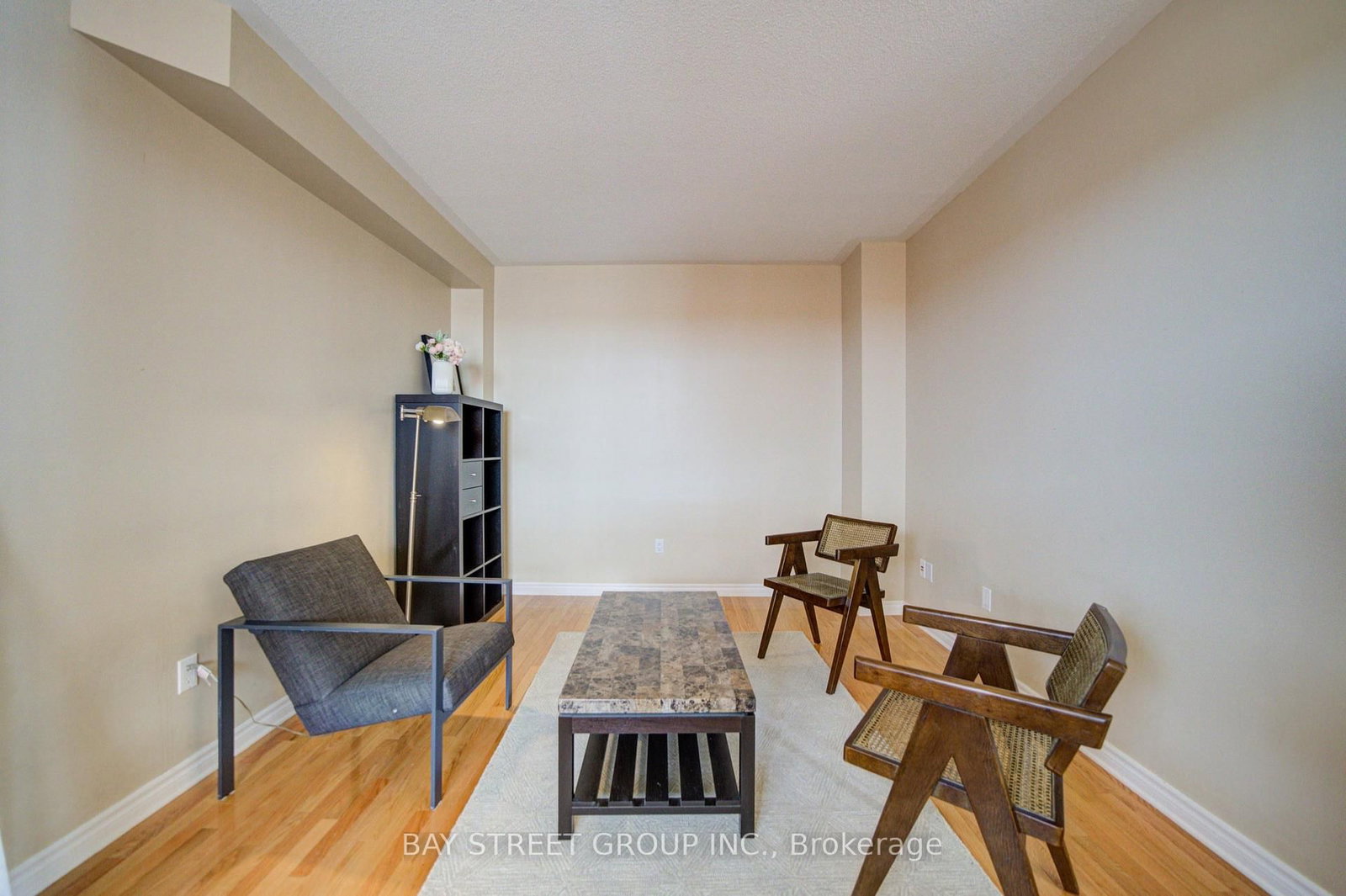 5922 Dalebrook Crescent • Mississauga, ON photo 6