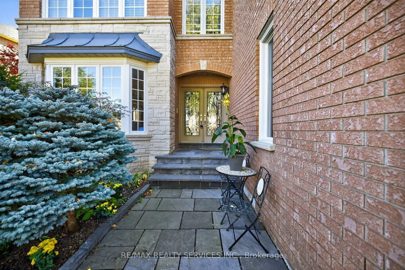 124 Royal Valley Drive