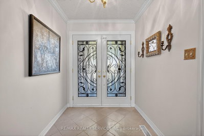 124 Royal Valley Drive • Caledon, ON photo 4