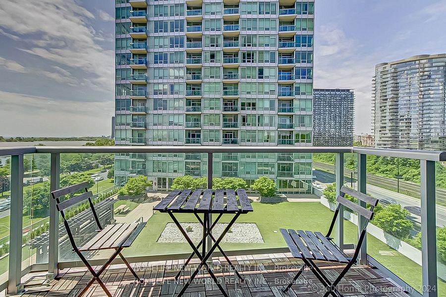 805 - 1900 Lake Shore Boulevard W