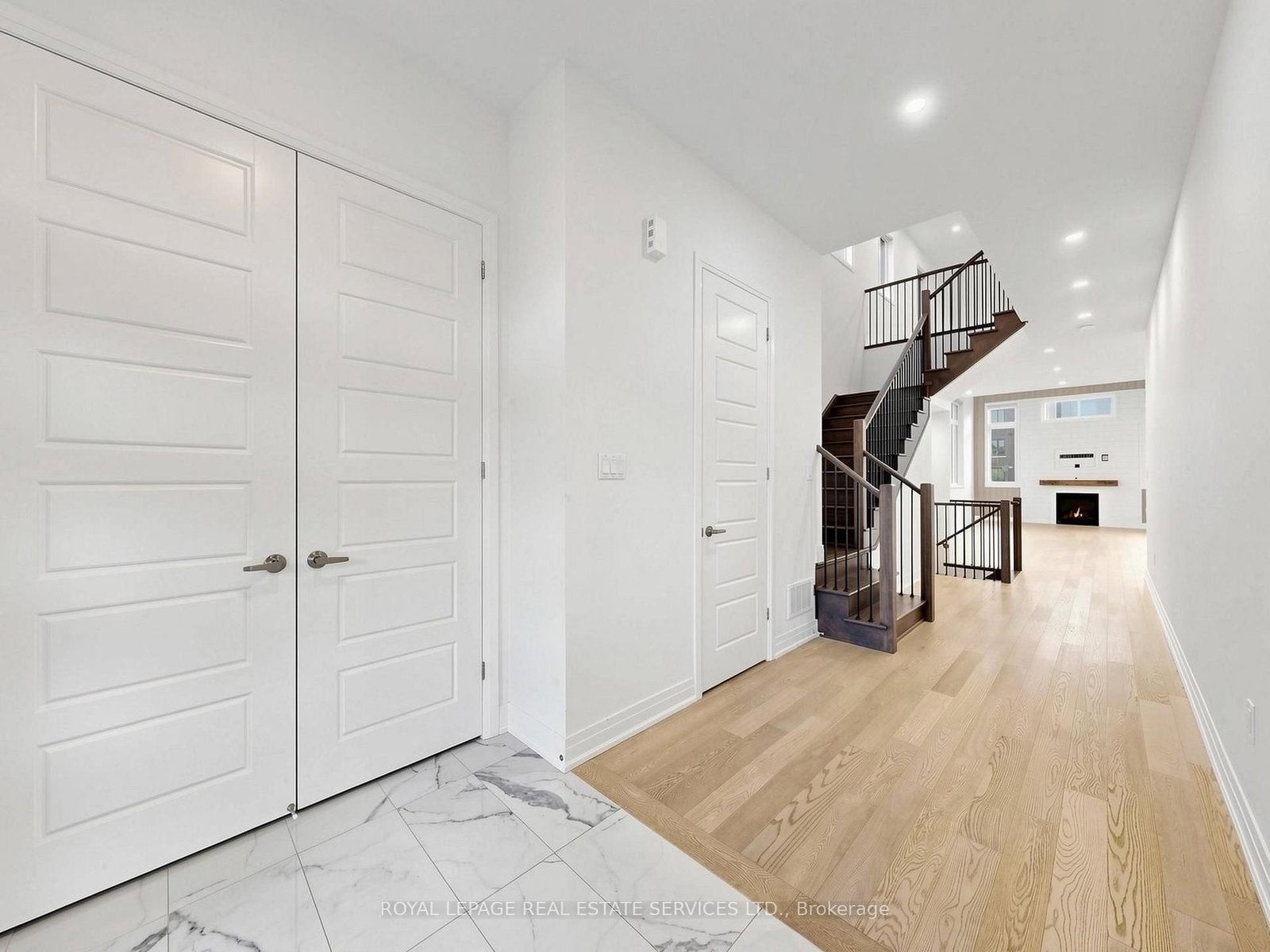1340 Aymond Crescent • Oakville, ON photo 6