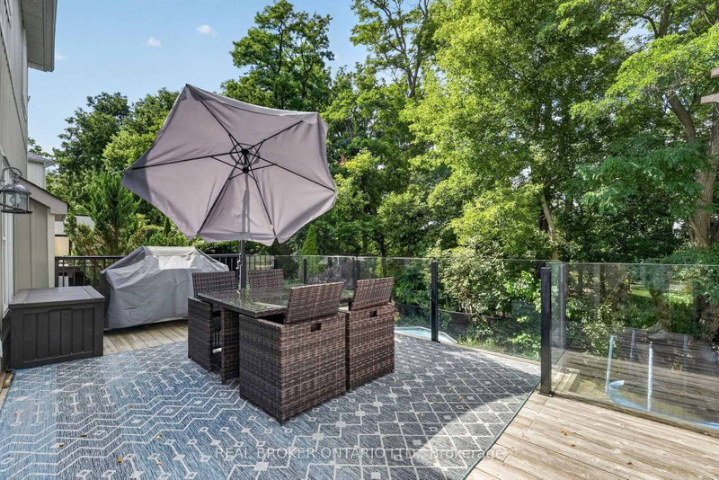 60 Meadowglen Boulevard