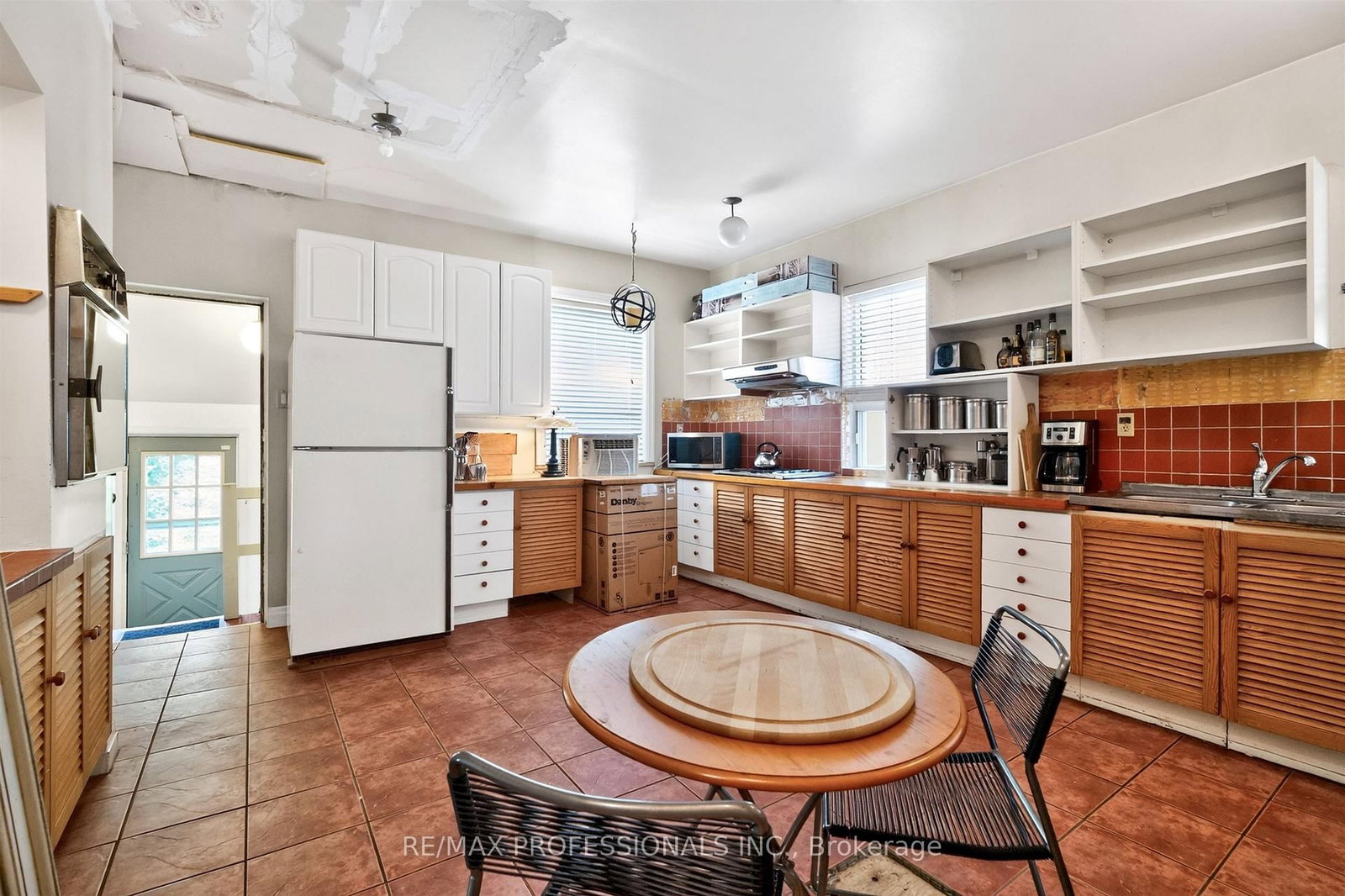 284 Indian Road • Toronto, ON photo 13