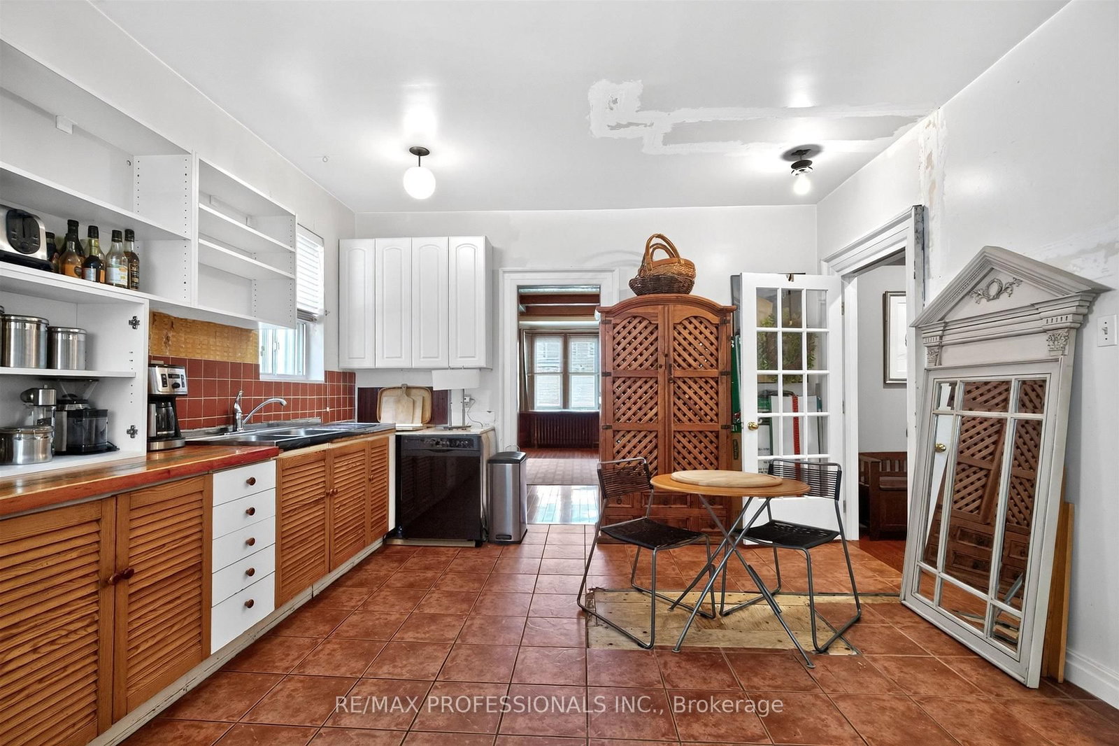 284 Indian Road • Toronto, ON photo 14