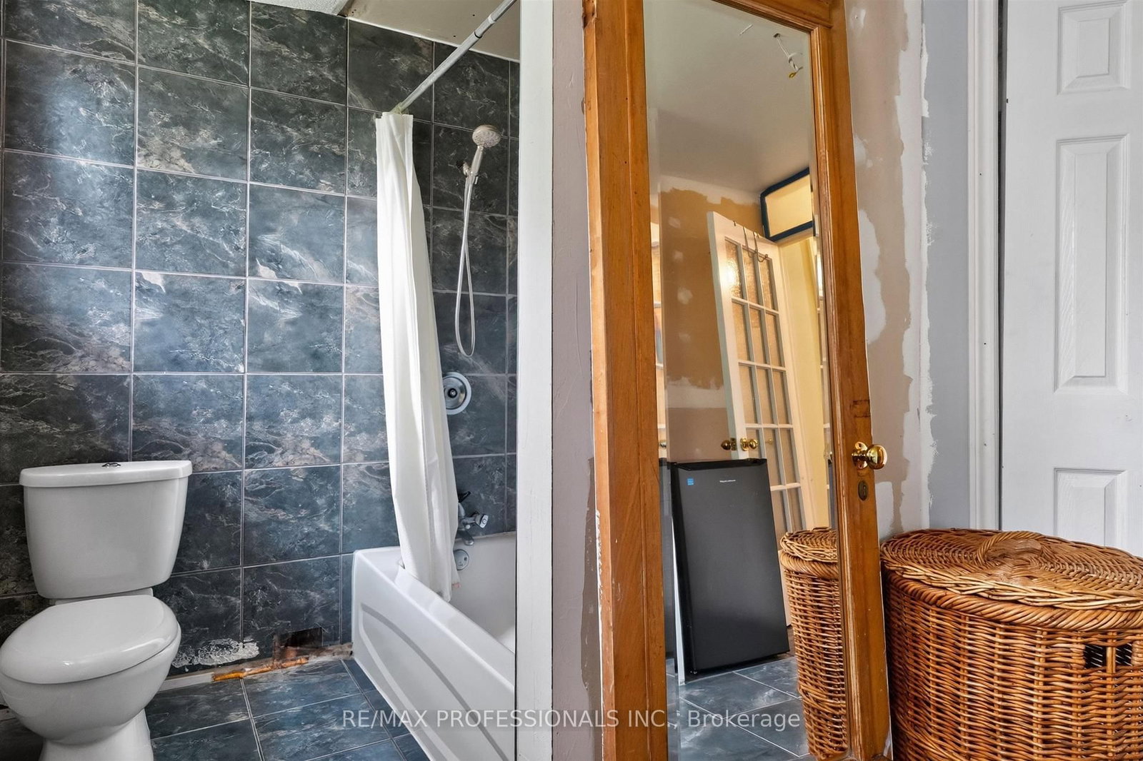 284 Indian Road • Toronto, ON photo 23