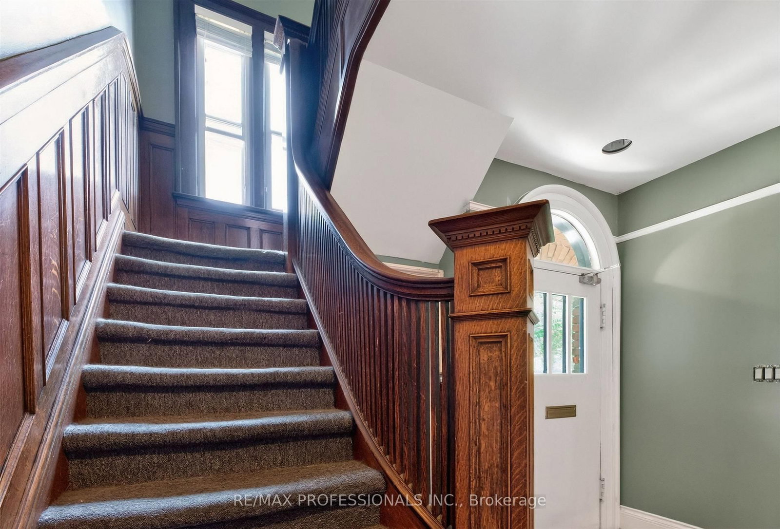 284 Indian Road • Toronto, ON photo 25