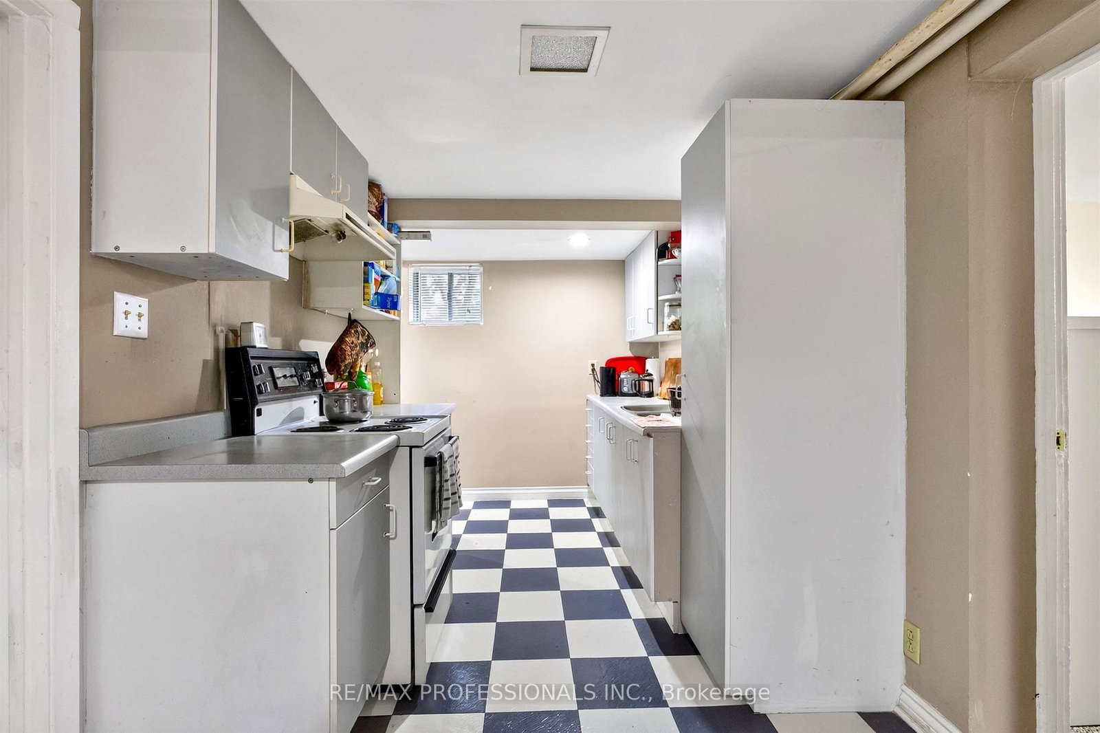 284 Indian Road • Toronto, ON photo 36