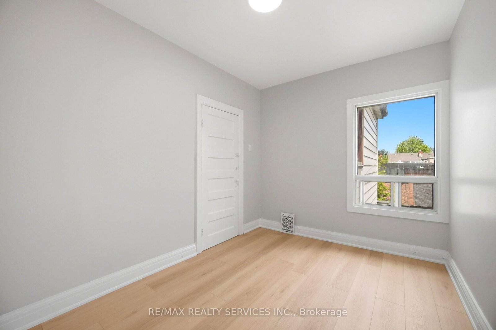 1147 Dufferin Street • Toronto, ON photo 23