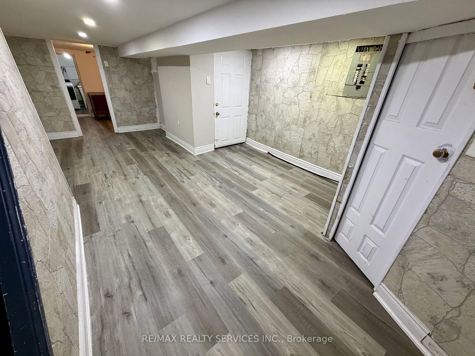 1147 Dufferin Street • Toronto, ON photo 35