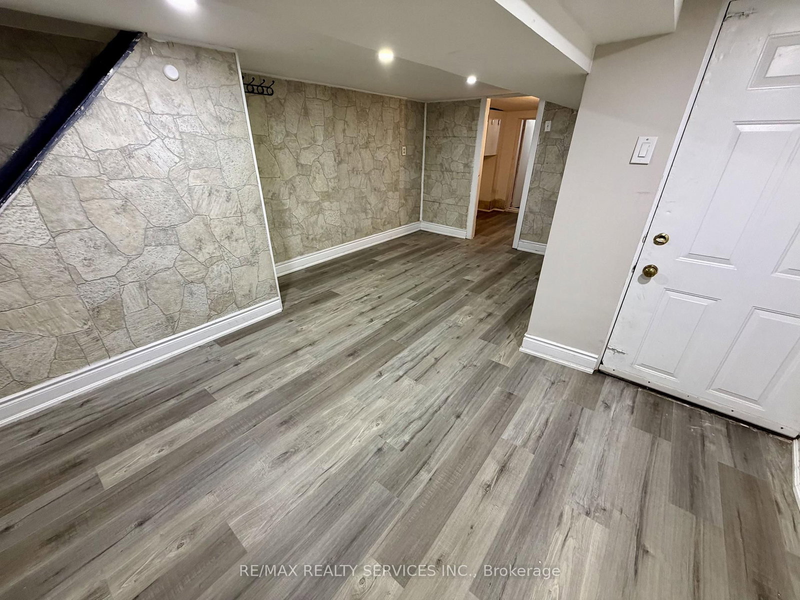 1147 Dufferin Street • Toronto, ON photo 37
