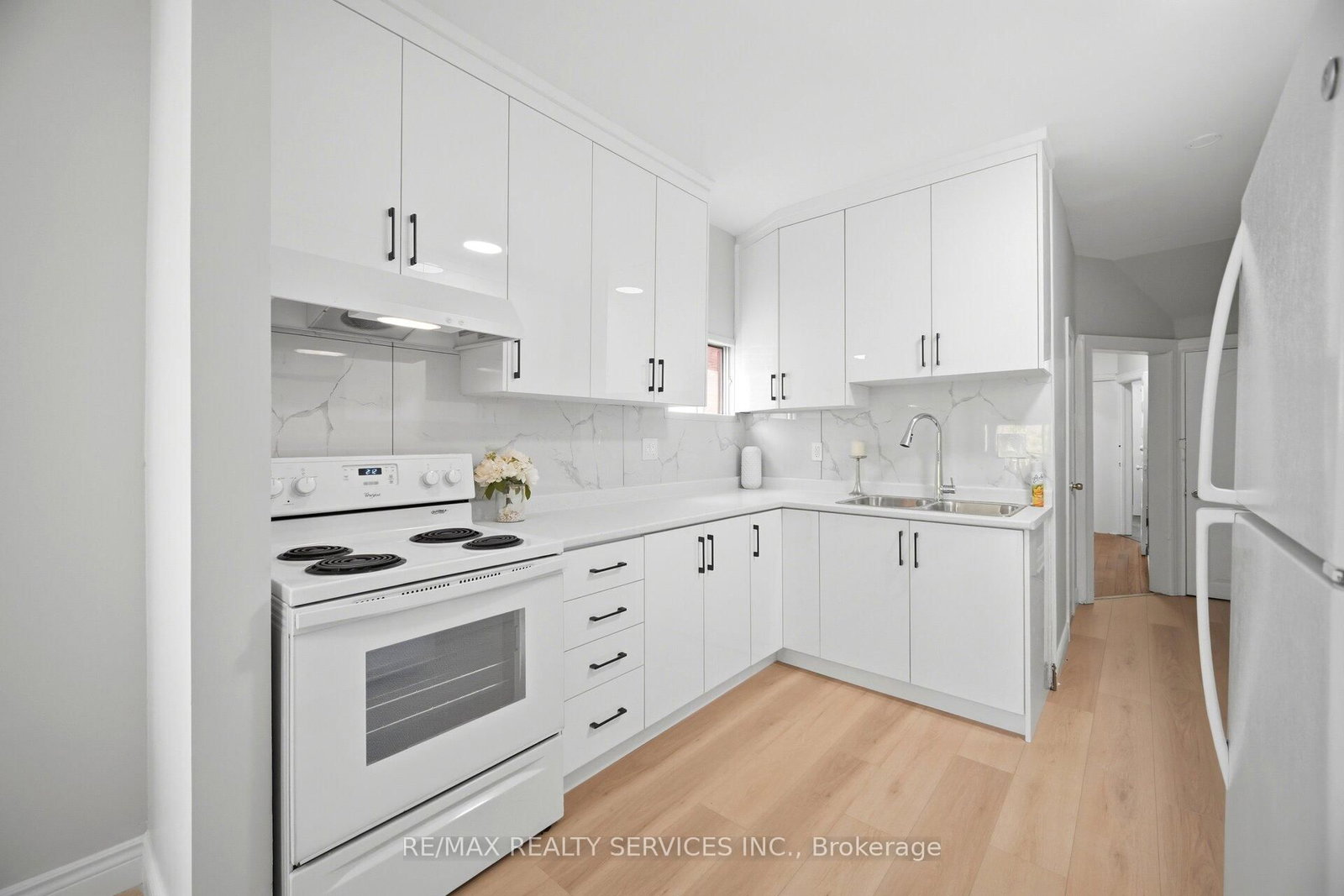 1147 Dufferin Street • Toronto, ON photo 8