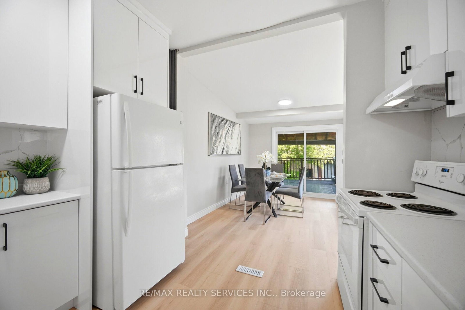 1147 Dufferin Street • Toronto, ON photo 9
