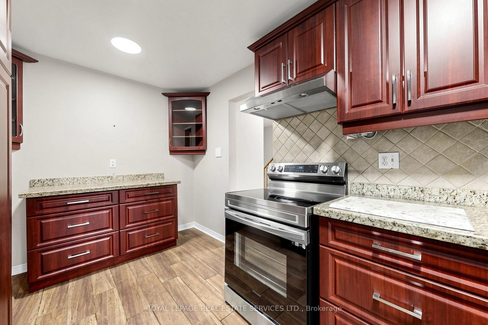 37 Woodsview Avenue • Toronto, ON photo 17