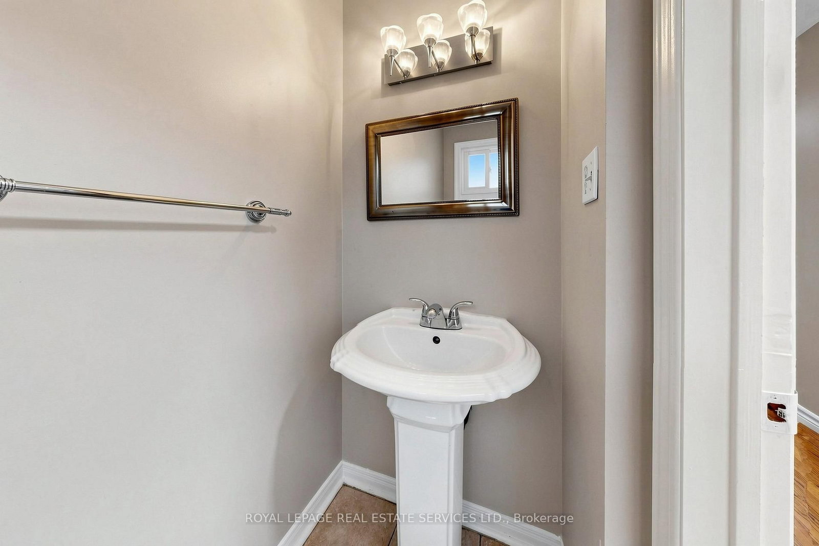 37 Woodsview Avenue • Toronto, ON photo 22