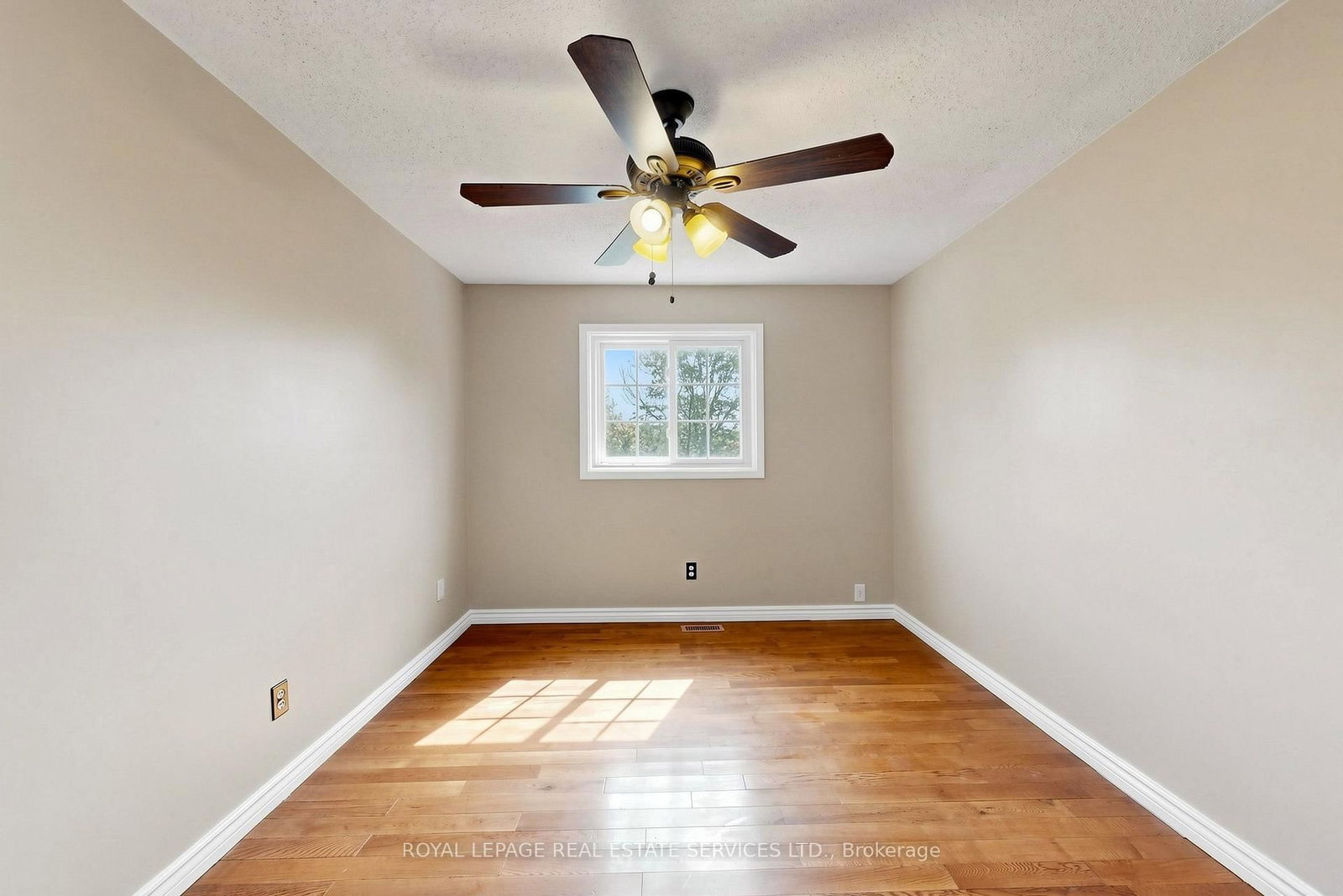 37 Woodsview Avenue • Toronto, ON photo 31
