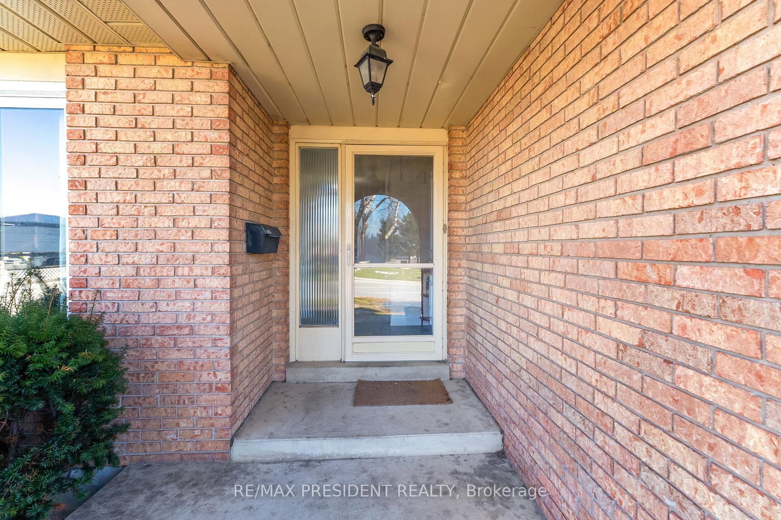 384 Centre Brampton,ON L6V 3L6 — Photo 4